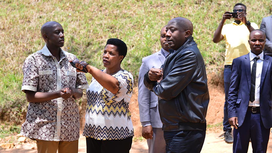 PM Ngirente greets a resident on his arrival at the 57-hectare Mwogo marshland from where he launched the new  planting season. James Karuhanga.
