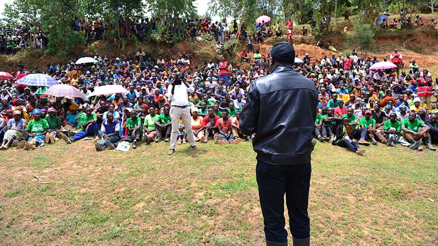 PM Ngirente greets a resident on his arrival at the 57-hectare Mwogo marshland from where he launched the new  planting season. James Karuhanga.