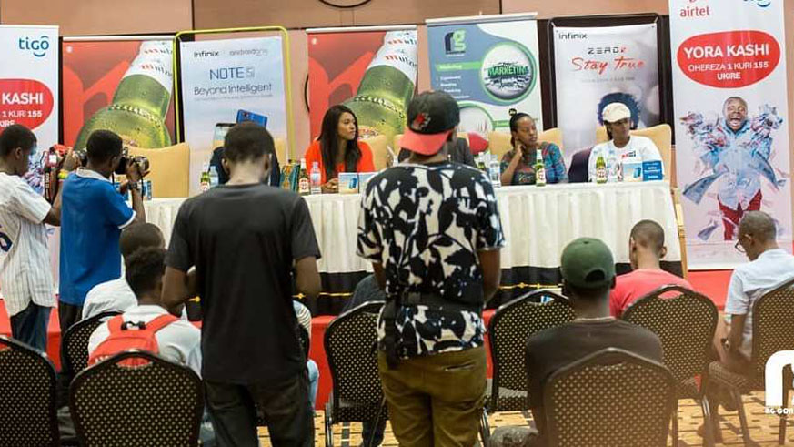 By 10am, journalists were already at the hotel for the â€˜Kponlongoâ€™s singer news briefing.