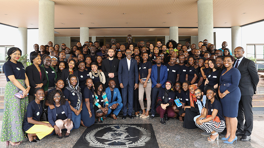 President Kagame poses with African Union Youth Corps. The group has been in Rwanda for a two-week training on volunteerism which brought together 90 young professionals from 45 African Union member states, including 15 from Rwanda. The President called on the youth to be agents of change that the continent longs for. Village Urugwiro.