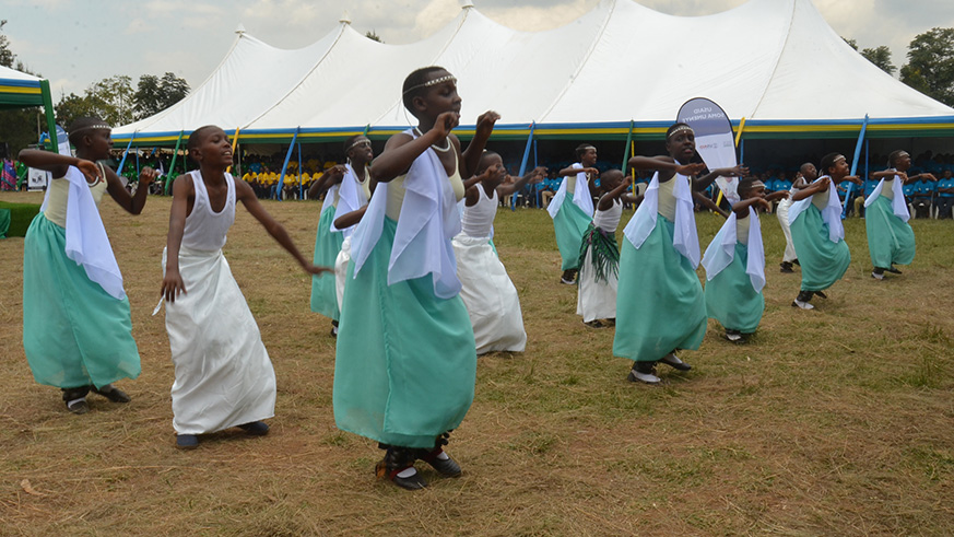 Pupils-from-Espoir-Primary-School-entertaining-the-crowd-with-a-traditional-dance.