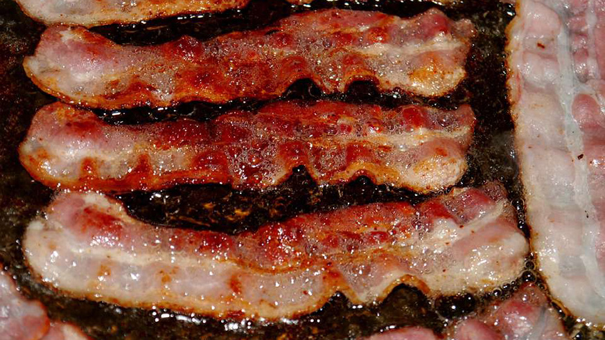 A study has revealed that processed meats cause breast cancer. Net photo.