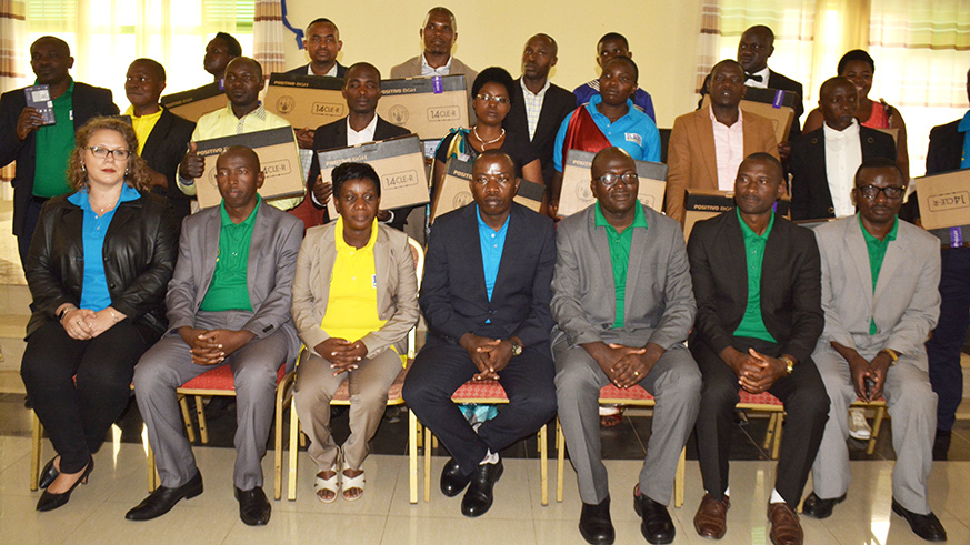 The recognised teachers pose a group photo with officials.