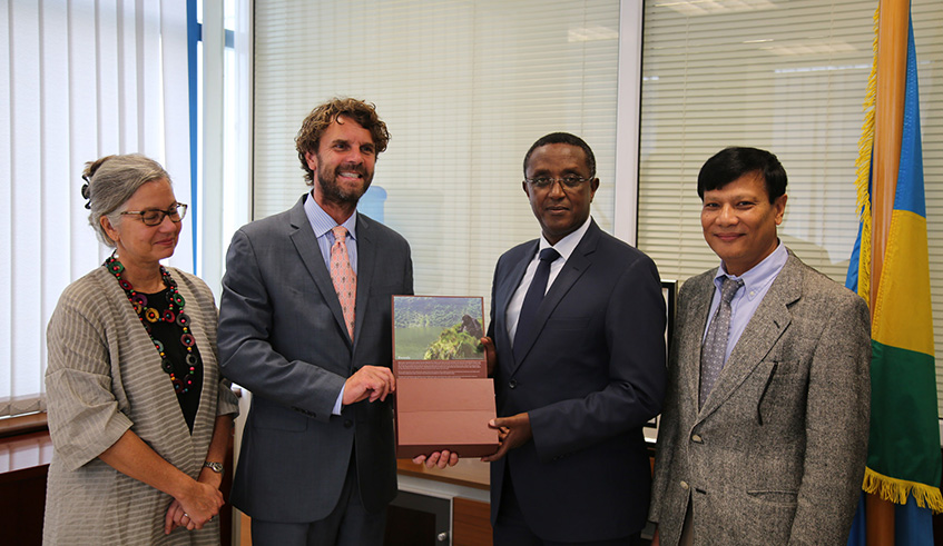 Minister for Environment Vincent Biruta and officials from the Greenhouse Gas Management Institute and Carbon Institute and University of Rwanda after signing a partnership agreement to launch Carbon Accounting in Rwanda on Friday. Courtesy.