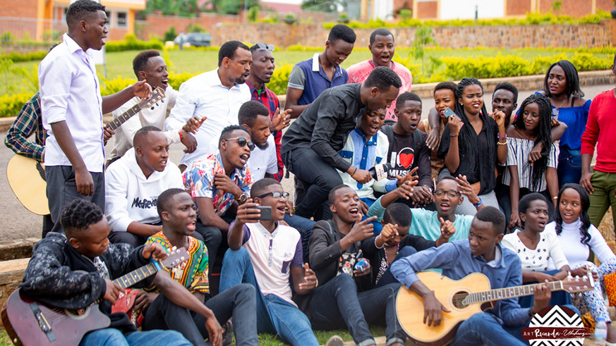 Art Rwanda-Ubuhanzi  contestants pose for a group photo.