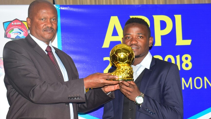 APR forward Muhadjiri Hakizimana (right) claimed the golden ball for Player of the Year 2018 with 110 points ahead of former teammate Djihad Bizimana (48 points) and AS Kigali's Jean-Claude Ndarusanze.
