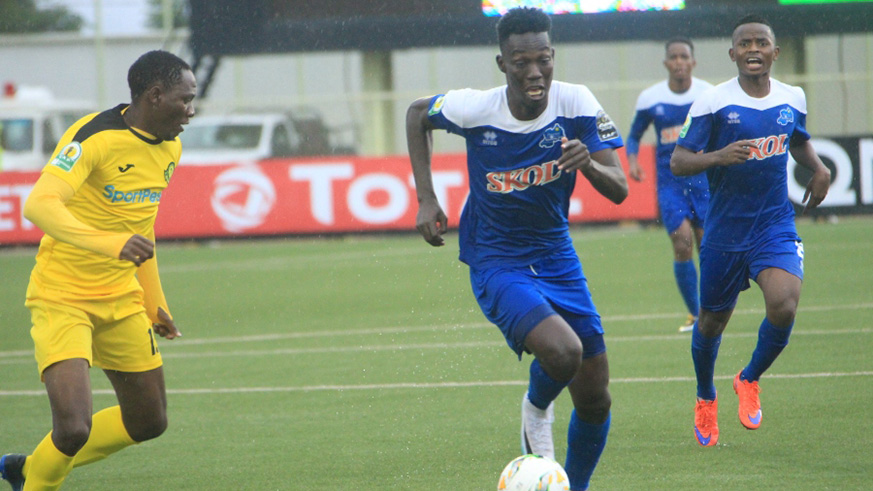 Burundian Bonfils Caleb Bimenyimana (with the ball) played a crucial role in Rayon Sportsu2019 impressive Caf Confederation Cup run this year. He is part of the clubu2019s squad for 2018-19 season. File photo.
