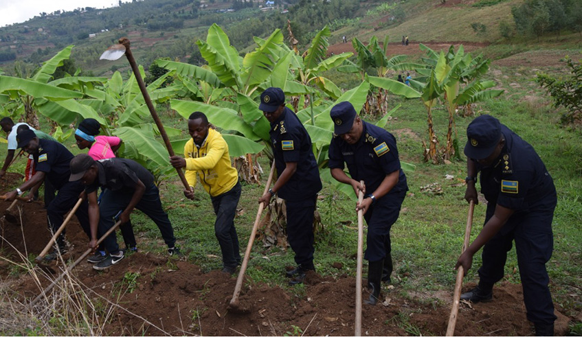 Some of the officers and residents of Nyanza during the Umuganda exercise. Courtesy.