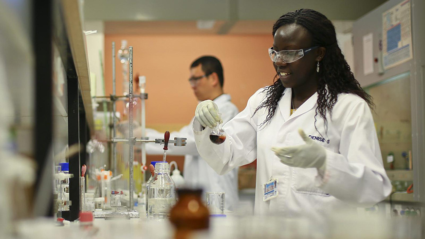 Innovating the future: African scientists in a laboratory. Net photo.