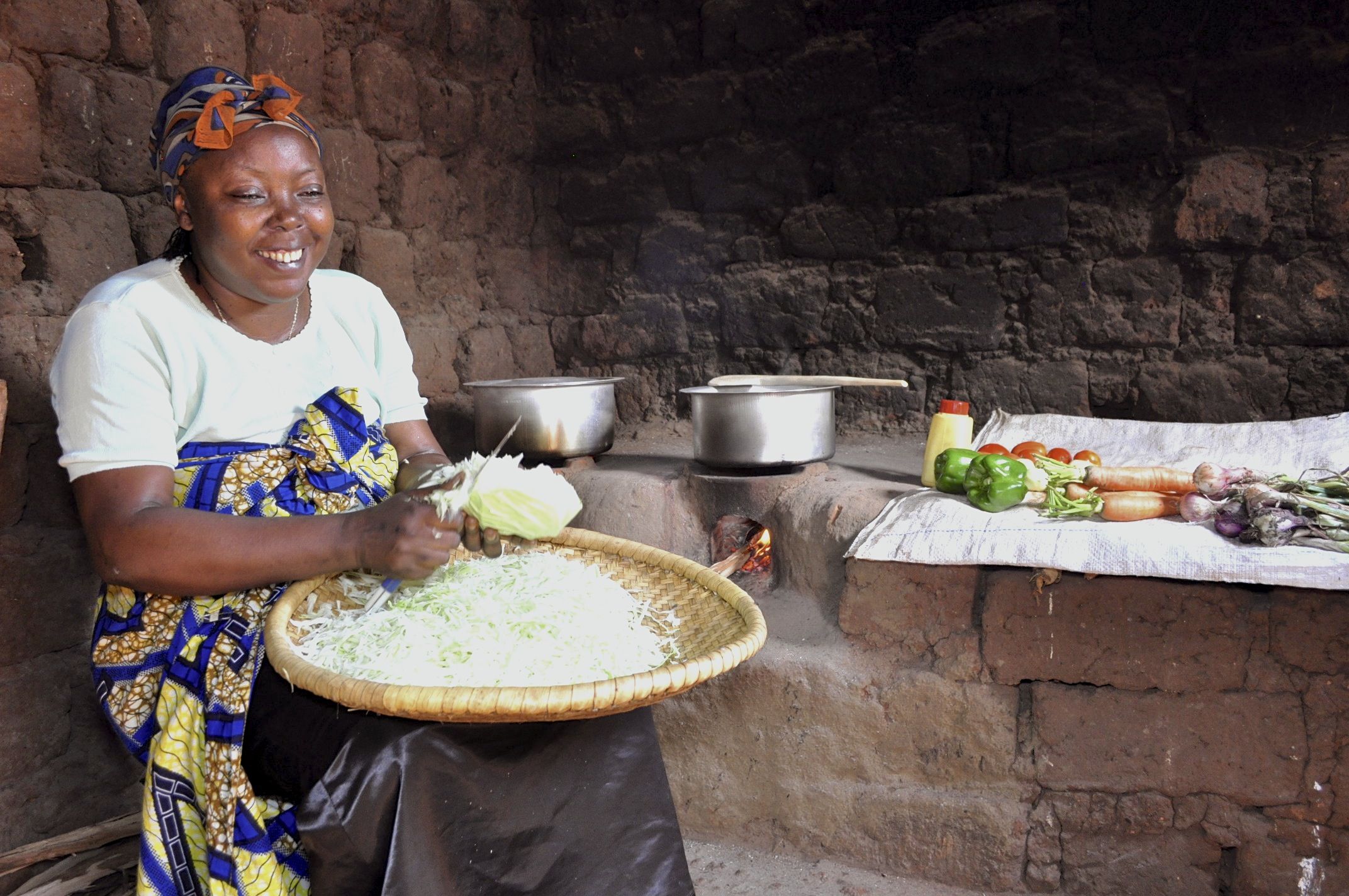 Women using Chanarumwe stove