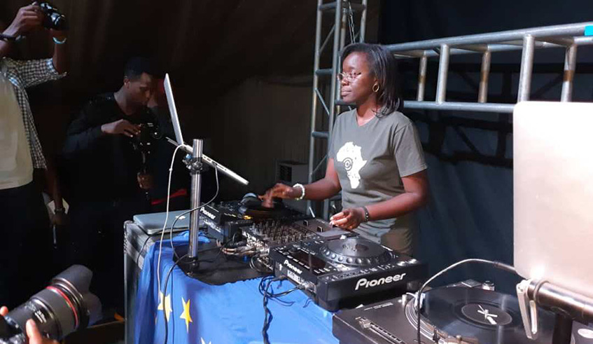 DJ Tangawizi was one of the female contestants. 