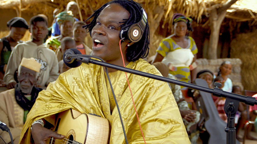Senegalese singer and guitarist Baaba Maal performs at a past event. Net.