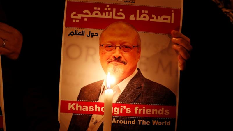 A demonstrator holds a poster with a picture of Saudi journalist Jamal Khashoggi outside the Saudi Arabia consulate in Istanbul. / Internet photo