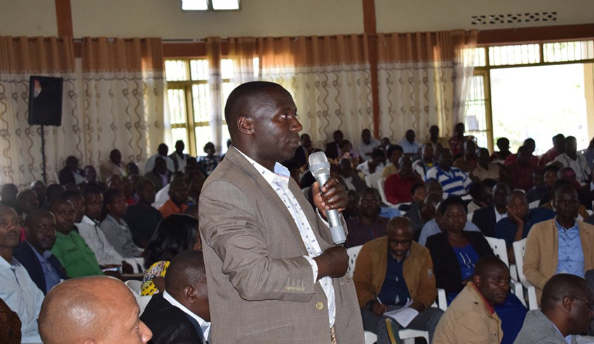 A participants makes a point during the meeting on Sunday. Farmers have welcomed Governmentu2019s decision to withdraw APTC from the potato value chain. Regis Umurengezi.