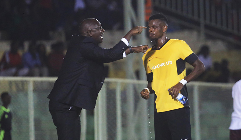 Mukura VS head coach Francis Haringingo gestures to his player during Peace cup final against Rayon Sports at Kigali Stadium  (Sam Ngendahimana)