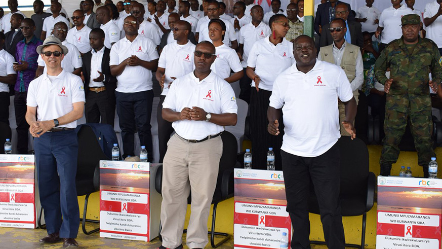 L-R: US Ambassador to Rwanda Peter Vrooman, Minister of State for public and primary healthcare, Dr Patrick Ndimubanzi, and Northern Province Governor Jean Marie Vianney Gatabazi as Rwanda marked the World AIDS Day in Musanze District on Friday. Ru00e9gis Umurengezi.