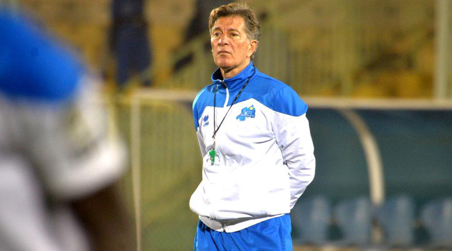 It is reported that Brazilian coach Roberto Oliveira Goncalves do Calmo and his Rayon Sports players have not been paid since September. / File photo