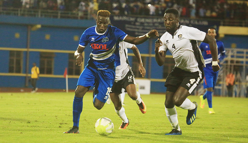 Ghanaian striker Micheal Sarpong dribbles past APR FC defender Herve Rugwiro