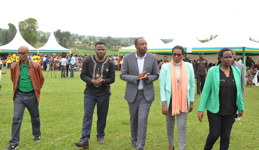 Officials give milk to children
