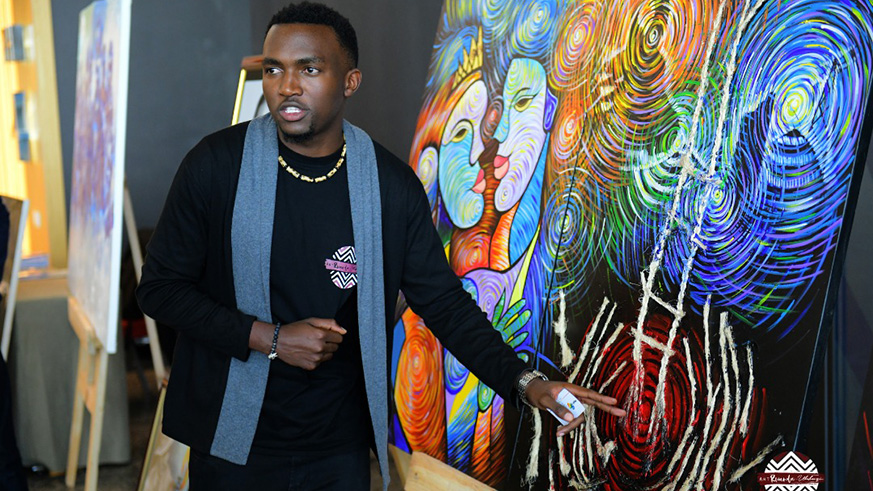 First Lady Mrs Jeannette Kagame and Government officials tour the exhibition area during ArtRwanda-Ubuhanzi 2018 Grand Finale. Courtesy.