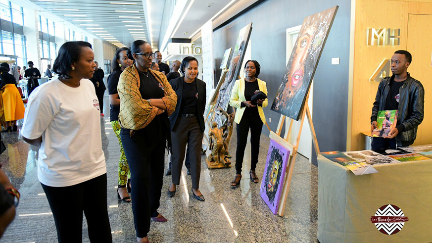 First Lady Mrs Jeannette Kagame and Government officials tour the exhibition area during ArtRwanda-Ubuhanzi 2018 Grand Finale. Courtesy.