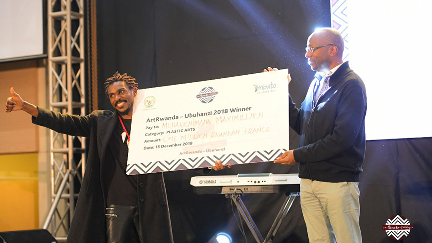 First Lady Mrs Jeannette Kagame and Government officials tour the exhibition area during ArtRwanda-Ubuhanzi 2018 Grand Finale. Courtesy.