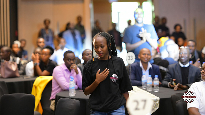 First Lady Mrs Jeannette Kagame and Government officials tour the exhibition area during ArtRwanda-Ubuhanzi 2018 Grand Finale. Courtesy.