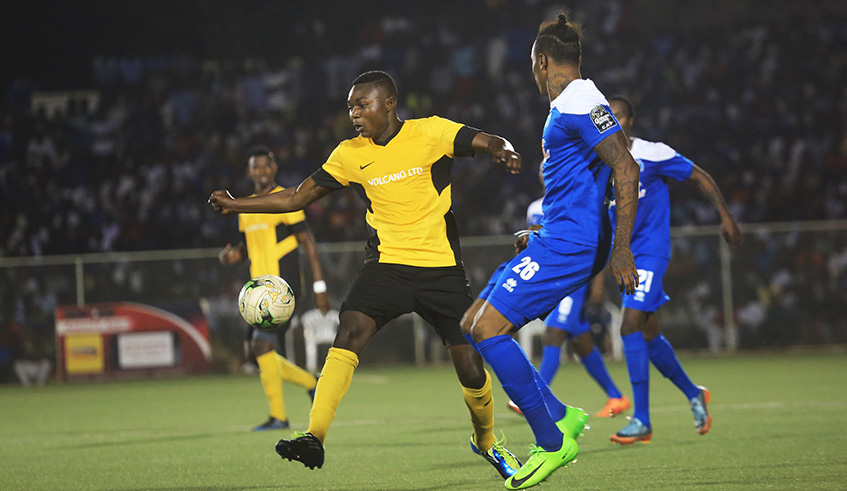 Mukura striker Lomami (left) tries to go past Rayon Sports defender Rwatubyaye during the 2018 Peace Cup final. The Huye based team will host El Hilal on Saturday. Sam Ngendahimana.