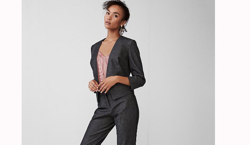 The pantsuit can be worn in a variety of ways. Net photos 