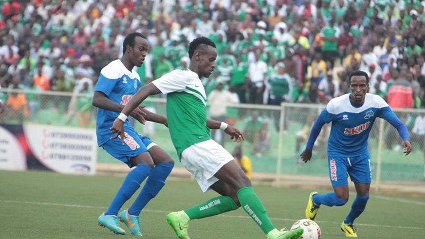 Midfielder Rashid Kalisa, seen here in action against Rayon Sports, will lead SC Kiyovu midfield against league rivals Police at Mumena Stadium on Friday. File.