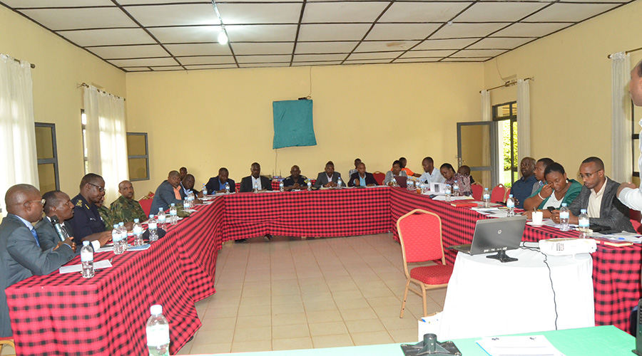 Transparency International-Rwanda officials and leaders in Eastern Province, in a meeting to present Rwanda Bribe Index 2018.