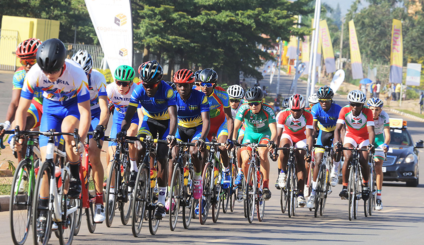 Junior cyclists, including Team Rwanda members, in a peloton during the 2018 Africa Continental Road Championships in Kigali. Sam Ngendahimana.