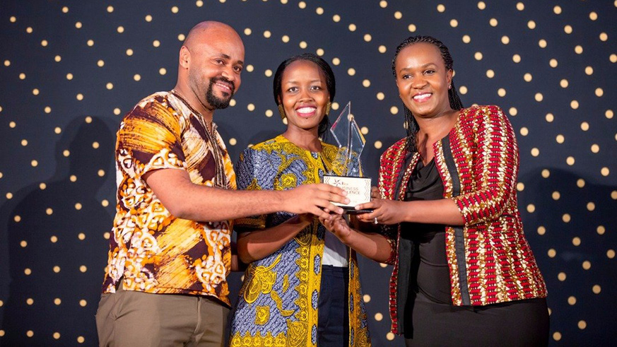 Paula Ingabire, Minister for ICT (M), hands RDB Business Excellence Awards Innovator of the Year to Babyl representatives. Emmanuel Kwizera