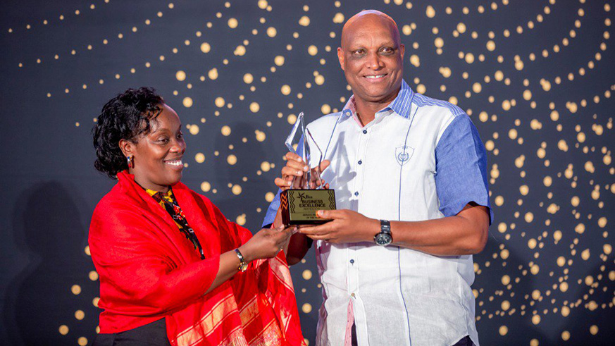 Jean Malic Kalima (R), the Chairman of Legacy Clinics receives the 2018 RDB Business Excellence Awards Service Provider award from the Minister for Health, Dr. Diane Gashumba. Emmanuel Kwizera