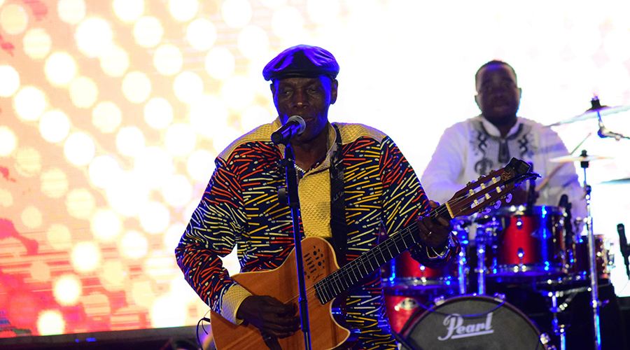 The late Dr Mtukudzi (left) staged a memorable performance at the Kigali Jazz Junction on October 27, 2018. / File