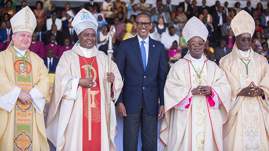 President Paul Kagame with the new Archbishop of Kigali, Antoine Kambanda (second left) and his predecessor Thaddee Ntihinyurwa (second right) during Kambandau2019s installation at Amahoro National Stadium on Sunday. Others in the photo are Bishop Adrzej Joswowicz, the Apostolic Nuncio of Rwanda (left) and the Archbishop of Gitega Diocese in Burundi, Grace Simon Ntamwana. Nadege Imbabazi