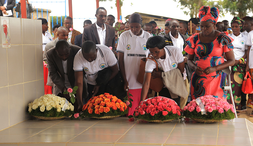 Heroes from ES Nyange lay wreath on the grave of Valens Ndemeye to honour him last year. Sam Ngendahimana.