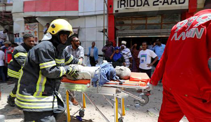 Somali emergency services evacuate an injured man from the scene where a car bomb exploded at a shopping mall in Mogadishu. Net photo.