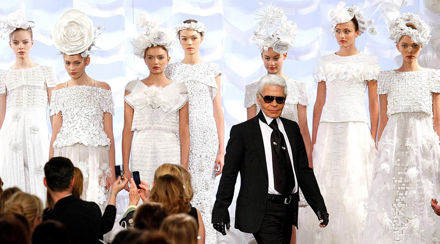 German designer Karl Lagerfeld appears at one of his fashion shows. / Net