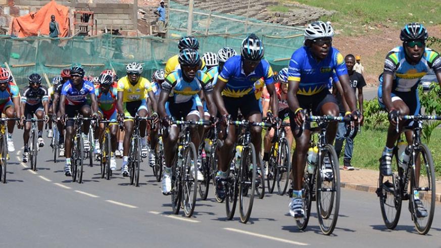 Team Rwanda riders lead a peleton during the 2015 Tour du Rwanda. Sam Ngendahimana.