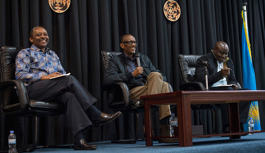 President Kagame with Local Government Minister Prof. Anastase Shyaka (L) and the Governor of Southern Province Emmanuel K. Gasana during a townhall meeting with opinion leaders from Southern Province in Huye District on Monday evening. (Urugwiro Village)