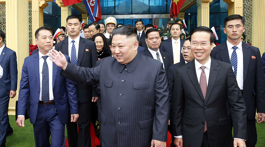 Kim Jong Un (C) arrives at Dong Dang railway station in Lang Son Province, Vietnam. / Xinhua
