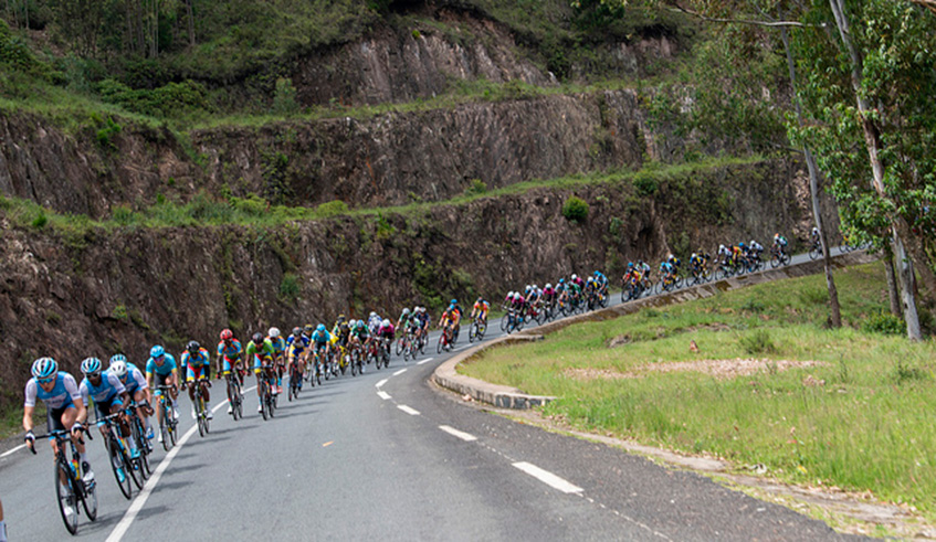 The main peloton mid-Stage 4 on Wednesday