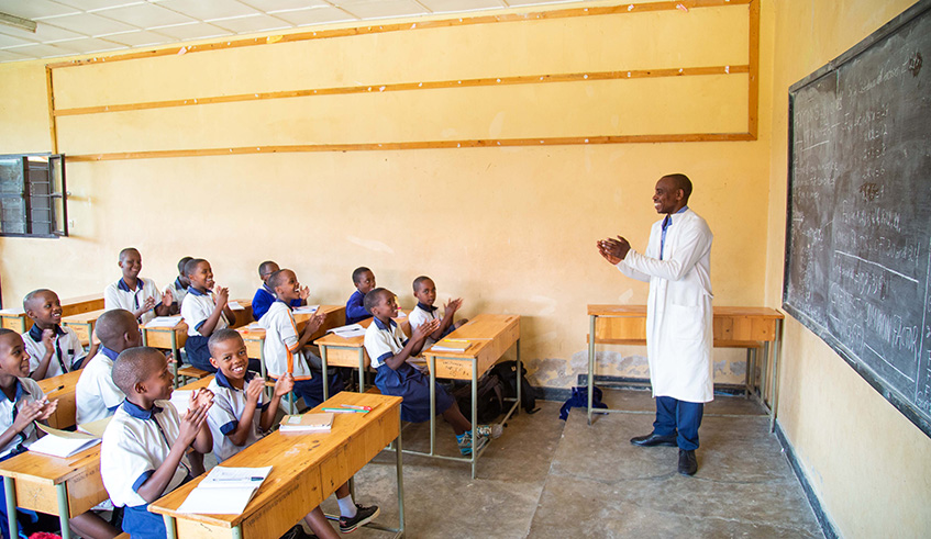 A teacher and his students inside the classroom. Emmanuel Kwizera.