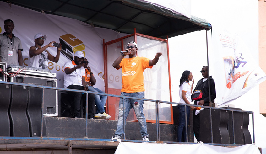 Melody thrilling the crowd during Tour de Rwanda