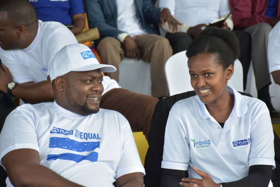 William Mutero (L) hsares a light moment with the Director General of Imbuto Foundation, Sandrine Umutoni.