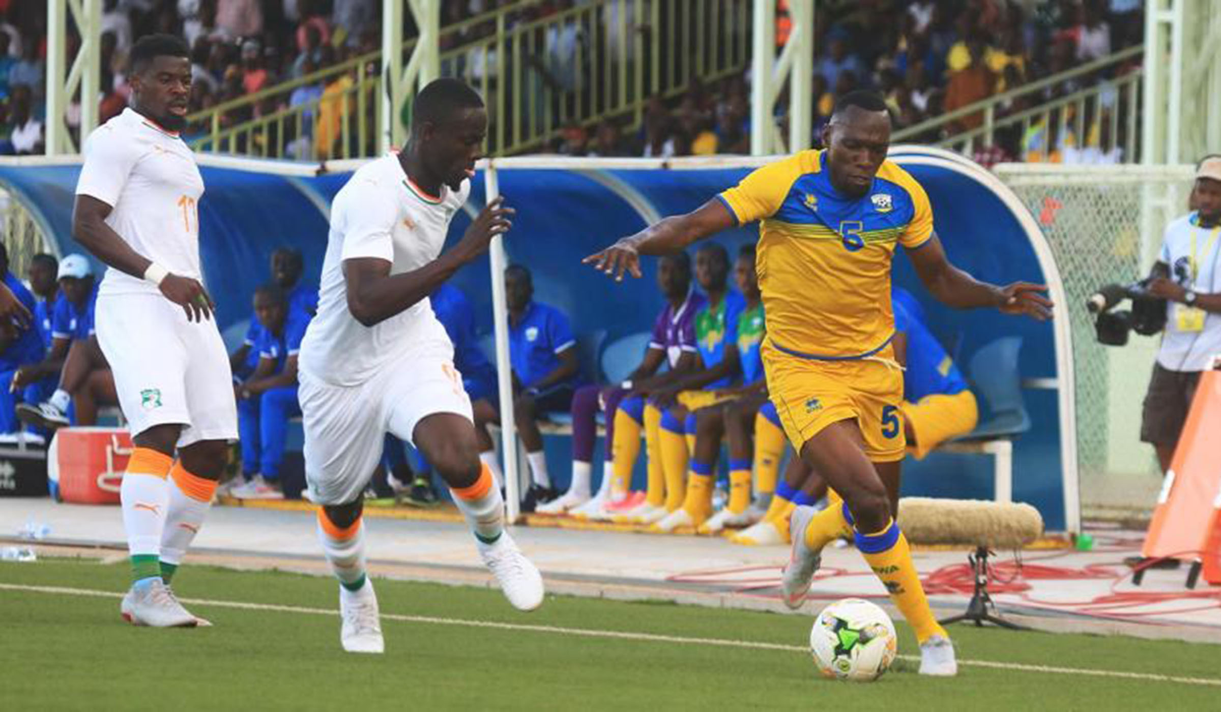 On his return to the national team from a four-year hiatus, Meddie Kagere (with the ball) scored the consolation for Amavubi during their 2-1 defeat to Ivory Coast in the first-leg at Kigali Stadium last September. File.