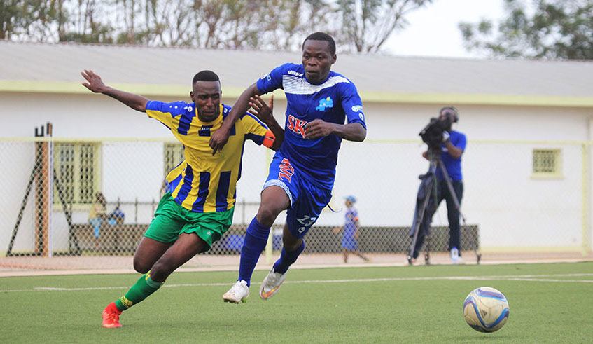 Soter Kayumba (L) vies for the ball with former Rayon Sports midfielder Pierrot Kwizera during a past match. File.