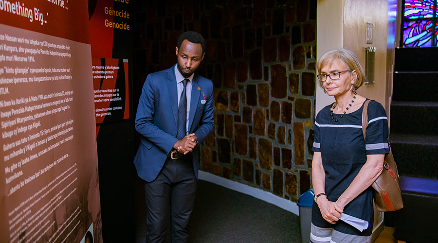 A staff of Kigali Genocide Memorial Centre in Gisozi explains to Jane Edmondson, the Head of Department for International Development (DFID) for East and Central Africa about the Genocide. / Emmanuel Kwizera