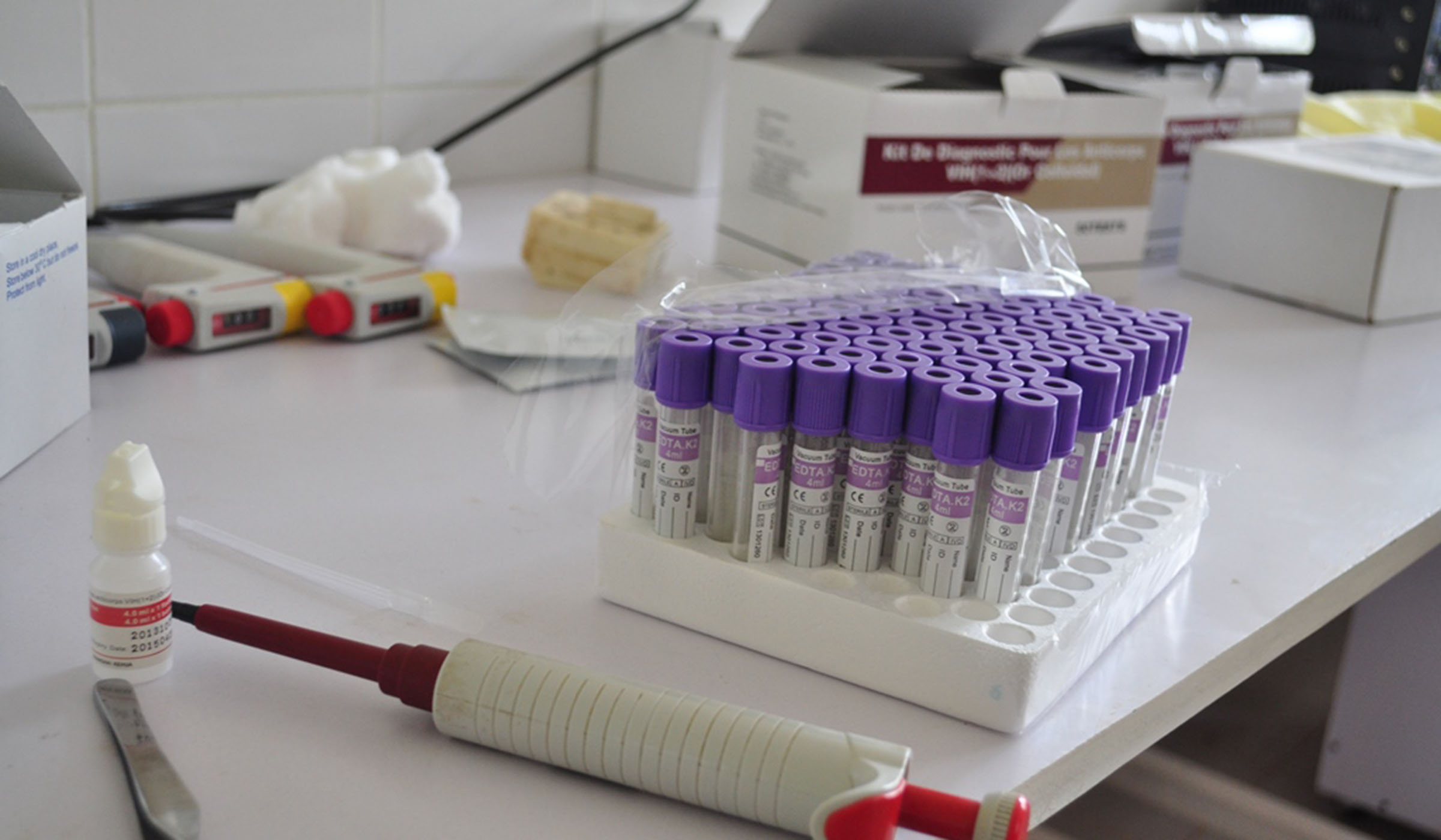 Equipment for blood analysis at a clinic. Net photo.